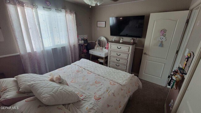 Building Photo - 3880 Loma Brisa Dr