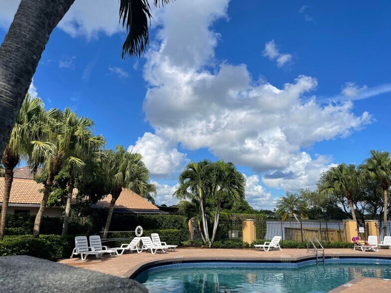 Building Photo - 1703 Pierside Cir