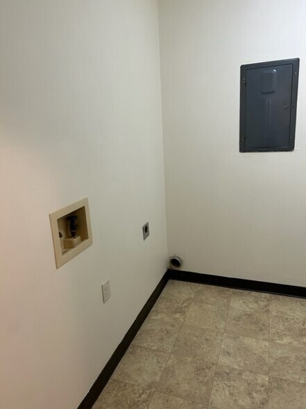 Building Photo - 10219 Towne View Rd