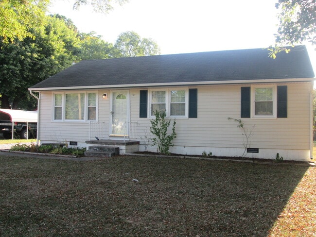 Primary Photo - Three Bedroom Highland Springs Home. Large...