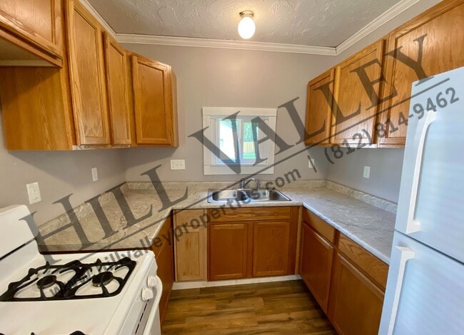 Building Photo - Two Bedroom Home in East Side Location