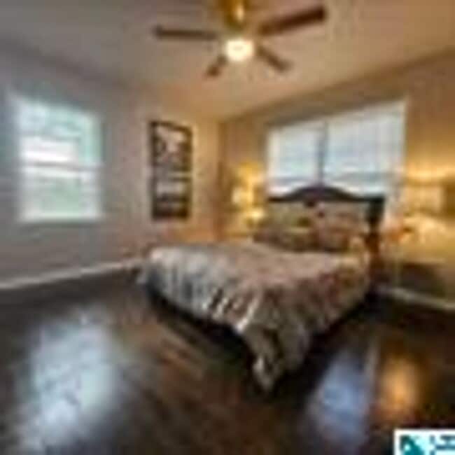 Building Photo - Charming 4 Bedroom, 1 Bathroom house