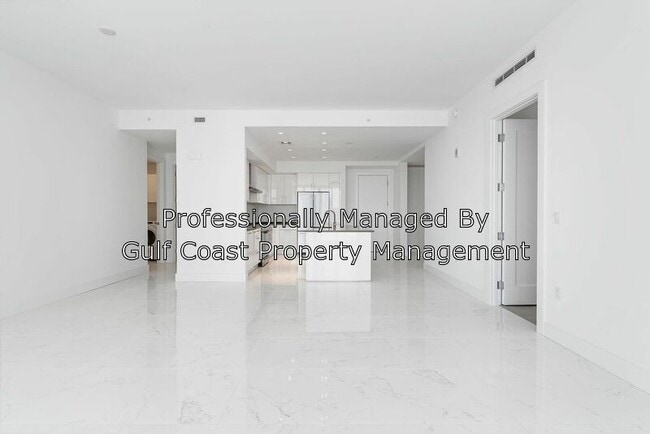 Building Photo - 111 S Pineapple Ave