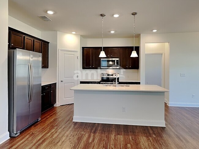 Building Photo - 106 Larragan Dr