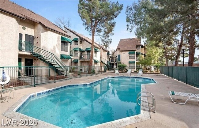 Building Photo - 480 Elm Dr