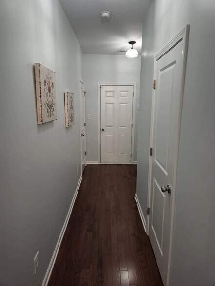 Building Photo - 214 Hamlet Pl