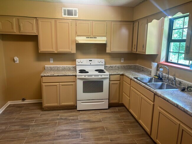 Building Photo - 218 Teresa Ln