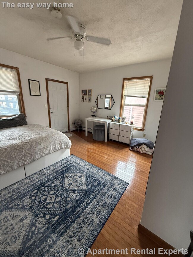 Building Photo - 585 Somerville Ave