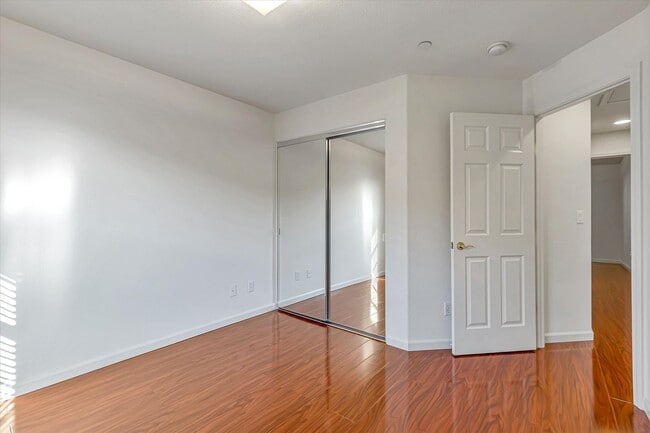 Building Photo - Beautiful Communication Hill Townhome