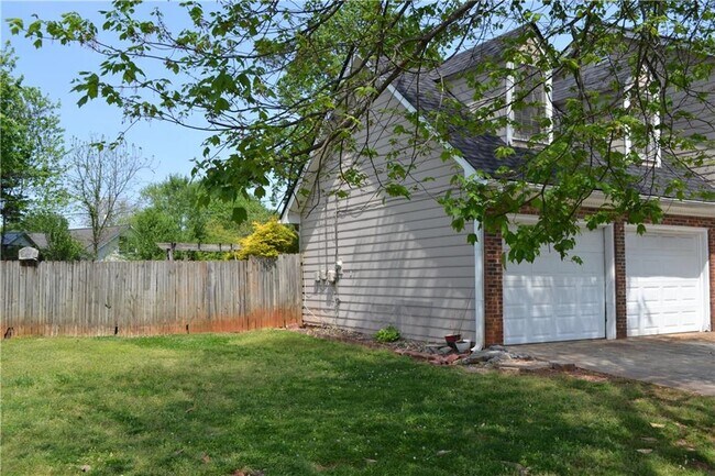 Building Photo - 1591 Willow Bend Way