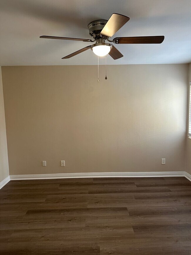 Building Photo - Renovated 2 Bed, 2 Bath Condominium in Gated Community