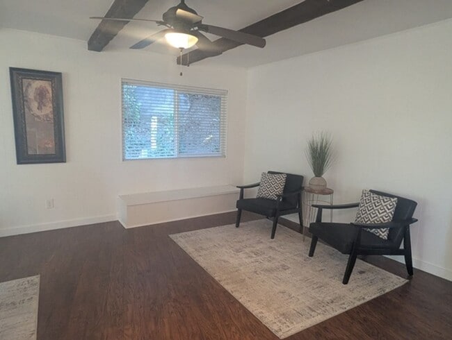 Building Photo - 3 Bed - 2 Bath House with Solar & Mountain...