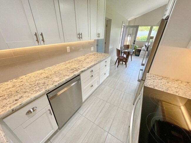 Building Photo - Experience Island Living in a Renovated 2-...