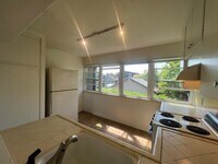 Building Photo - Bright & Spacious One-Bedroom Overlooking ...