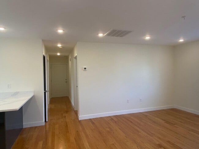 Building Photo - 15 Kelley Ct