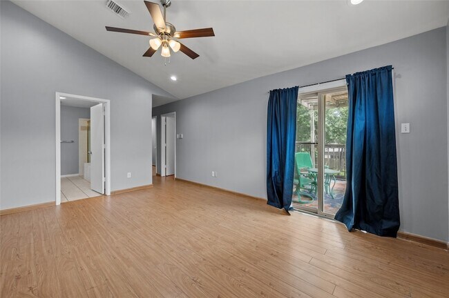 Building Photo - 11709 Lakeside Pl Dr