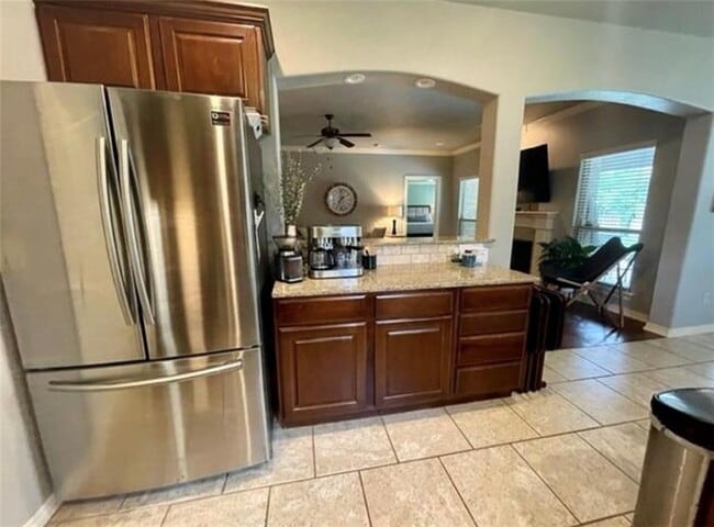 Building Photo - 2864 Vanike Dr