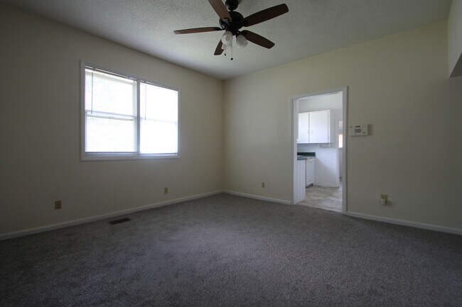 Building Photo - 556 Flint St