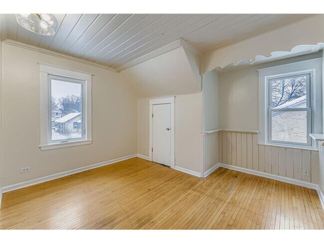 Building Photo - 3507 N Newton Ave