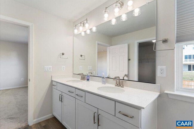 Building Photo - 407 Meadows Dr