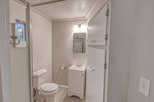 Building Photo - 464 College