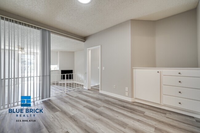 Building Photo - 8430 Cedros Ave