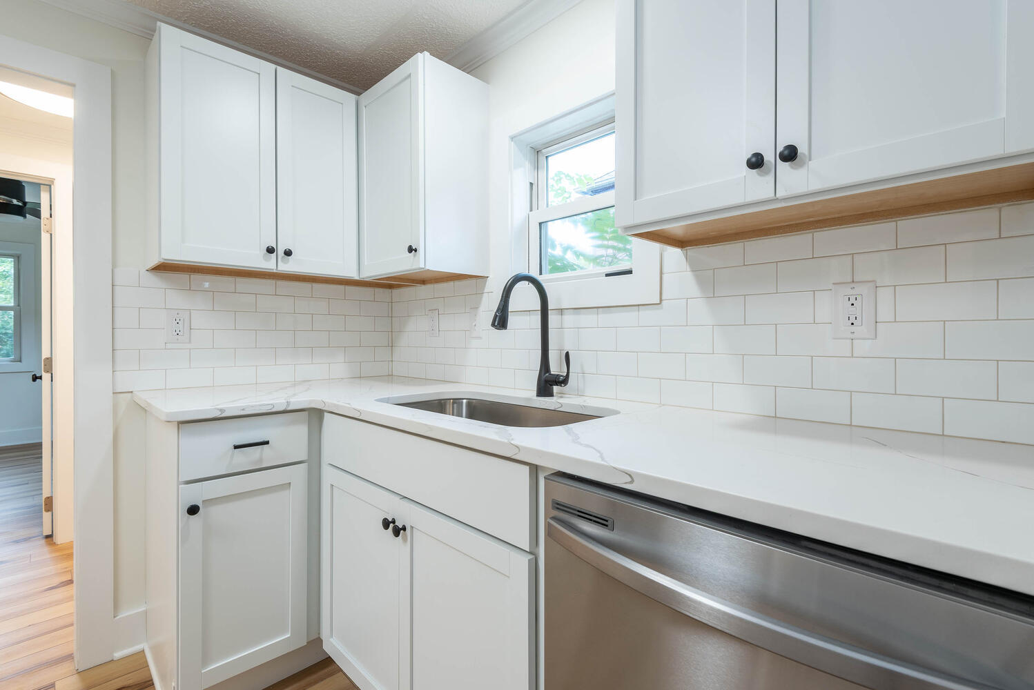 Building Photo - 709 W 13th St