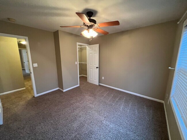 Building Photo - Single Family Home with  Guest House!