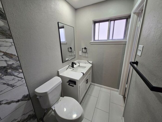 Building Photo - 2012 Ebbtide Ln