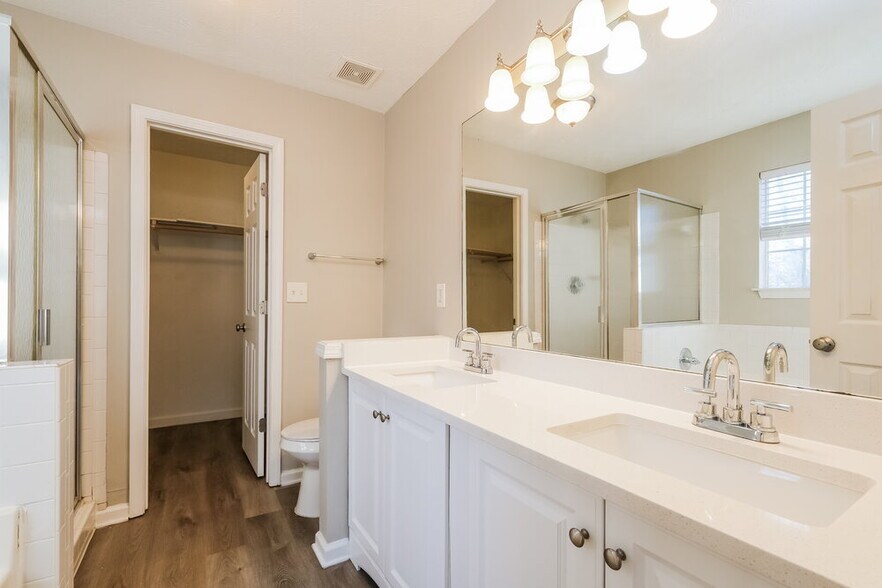 Building Photo - 100 Old Surrey Ct