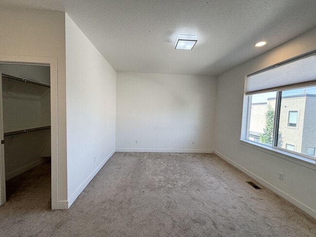 Building Photo - 3883 Komenda Ct