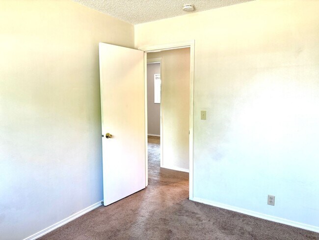 Building Photo - Parkrose Nicely Remodeled Ranch Home on Corner Lot with Carport, A/C
