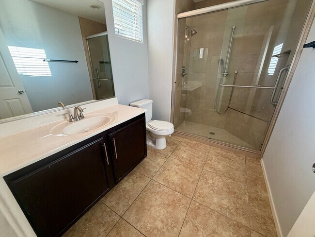 Building Photo - Gorgeous 3 bedroom 1 car garage home in SW ready for immediate move-in!!