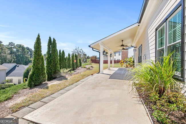 Building Photo - 6461 Edgewater Cove