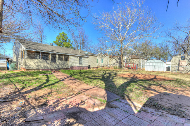 Building Photo - Affordable 3-Bedroom Home with Fenced Back...