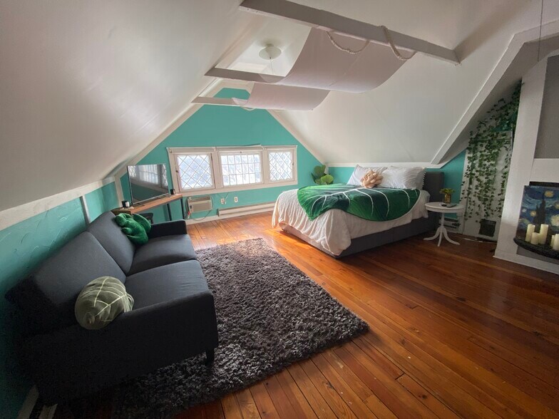 3rd floor bedroom and living ares - 1303 Wealthy St SE