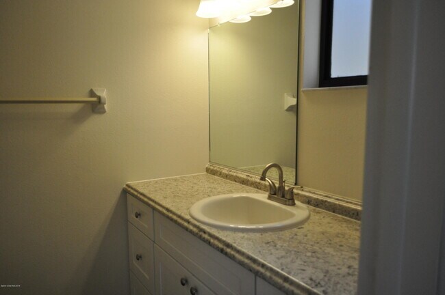 Building Photo - 165 Seawind Dr