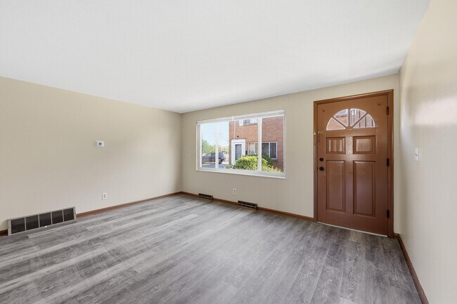 Building Photo - 1759 Lonsdale Rd