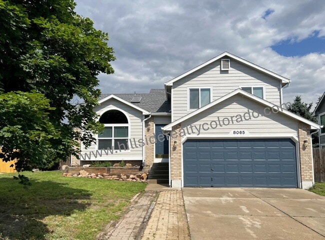 Primary Photo - Beautifully Updated Split-Level Home with ...