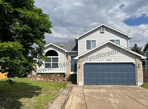 Building Photo - Beautifully Updated Split-Level Home with ...