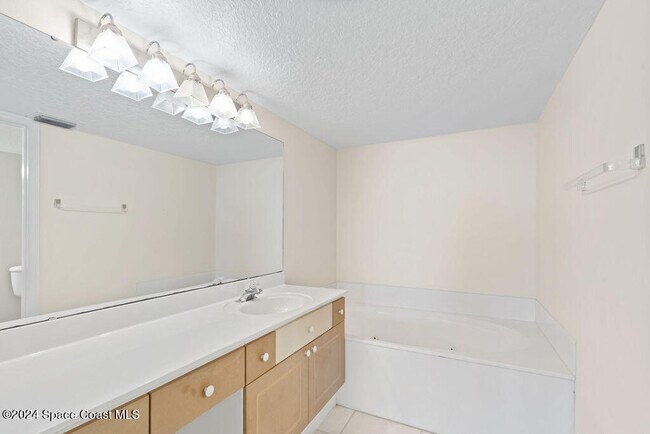 Building Photo - 1755 N Hwy A1A