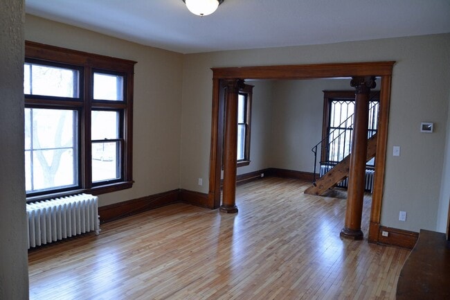 Building Photo - 717 W 28th St