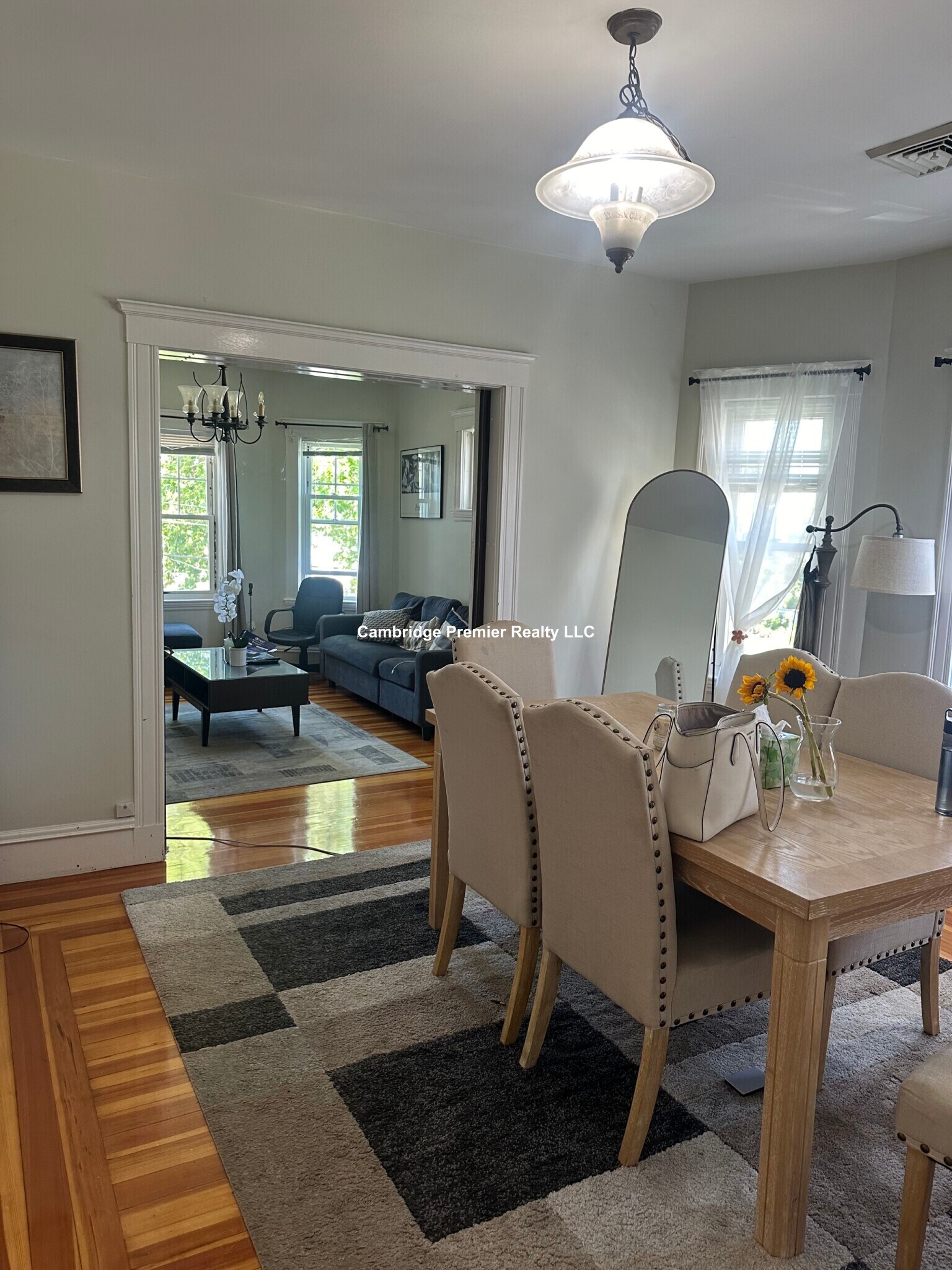 Building Photo - 399 School St