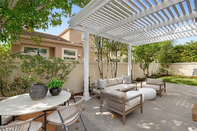 Building Photo - 20 Fecamp