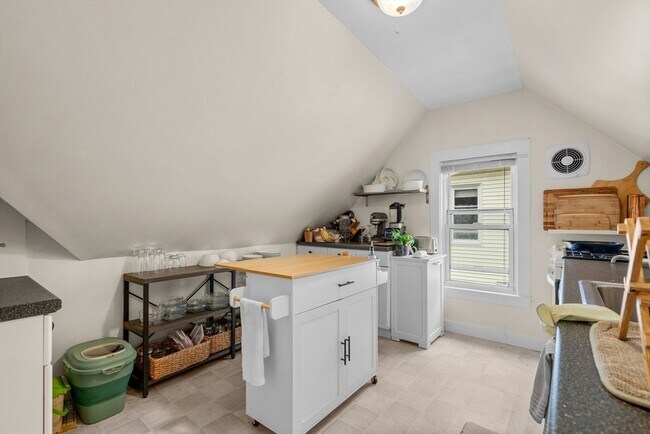 Building Photo - 5 Wenham St