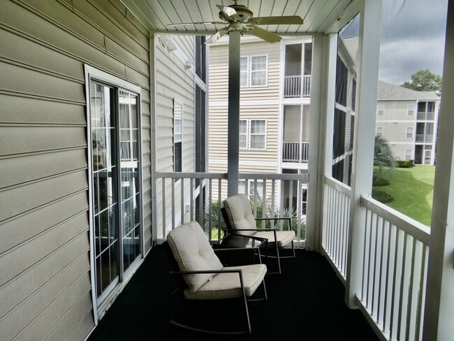 Building Photo - Cross gate Villas (Clean, Updated, Furnished, Medium Term Rental w/Huge Screened Porch Overlookin...