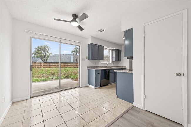 Building Photo - 7523 La Pl Dr