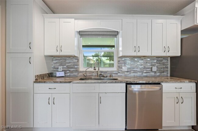 Building Photo - 1346 Beacon Dr