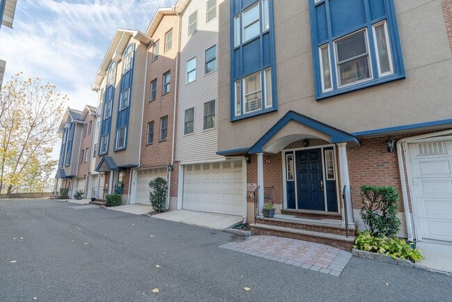 Building Photo - 620 38th St