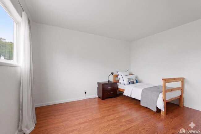 Building Photo - 3421 Roosevelt Ave